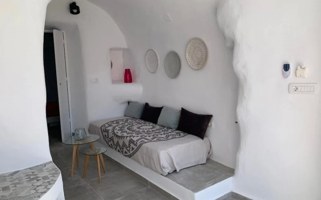 Timedrops Santorini Kallisti Villa Courtyard Suite