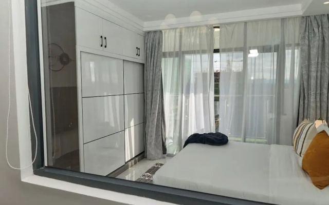 Breeze By Edmor Suites