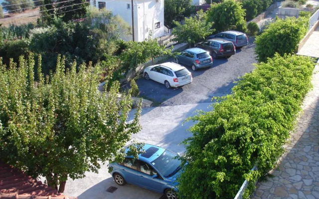 Akti Zaga Apartments