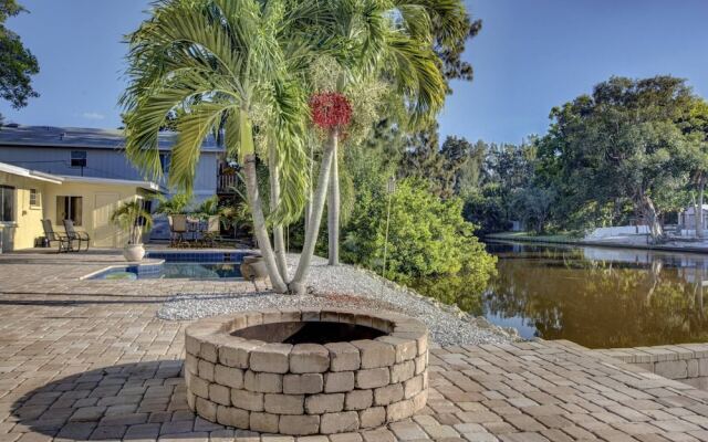 Peacock Bungalow - Right