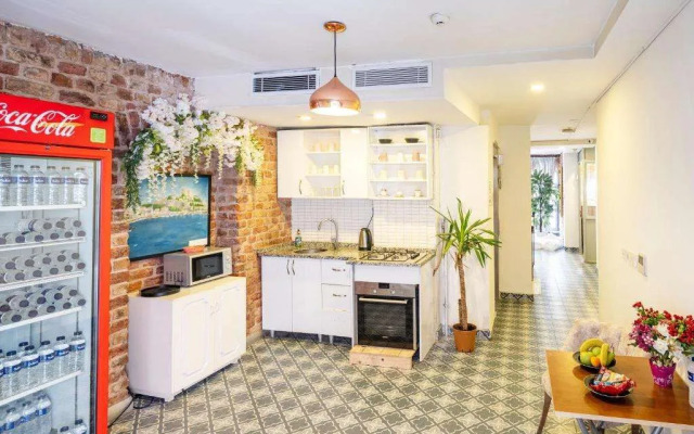 The Red Tent Suite 88