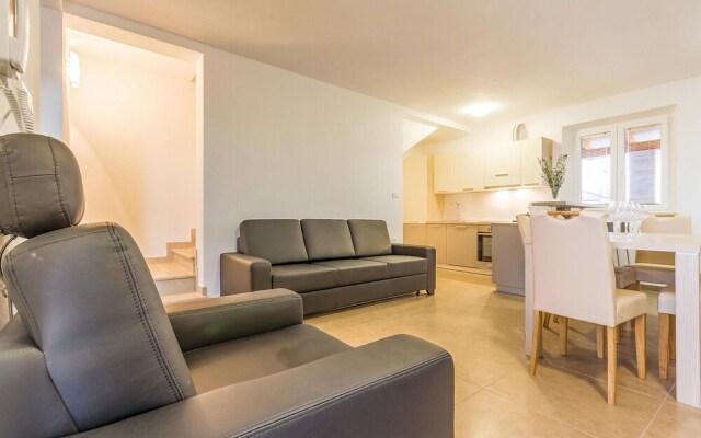 Amazing Home in Bratulici With Wifi and 2 Bedrooms