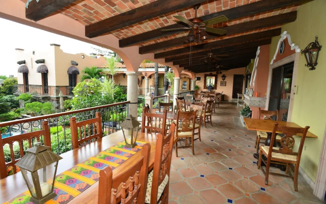 Casa Tres Leones