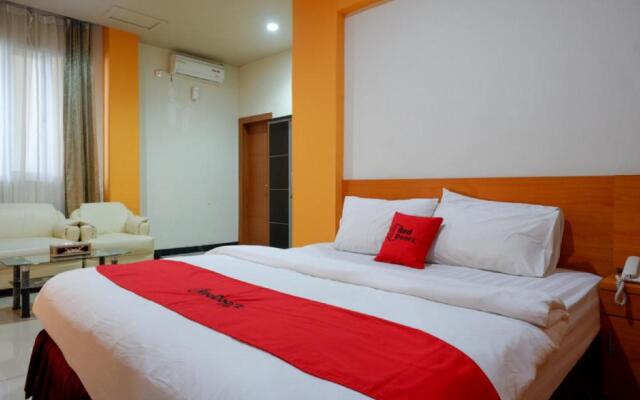 RedDoorz Plus @ Cameloan Hotel Palu