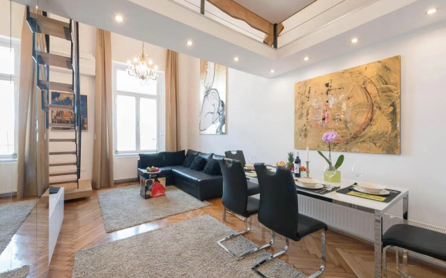 Bridge & Castle Art Apartman