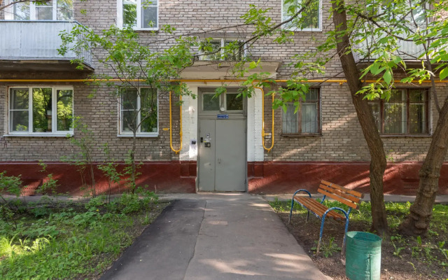 Bon voyage на улице Судакова