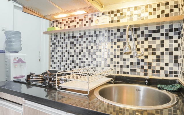 Cozy Stay at 2BR Green Pramuka Apartment near Shopping Center – Bathroom – Jakarta