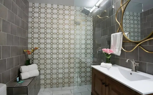 8br-best Location Heated Pool Jacuzzi Spa Gym