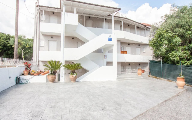 Alexandros Apartments and Studios