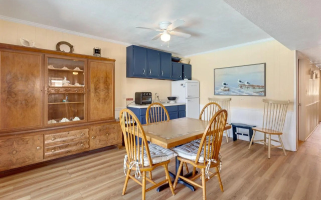 4122 - Blue White Haven