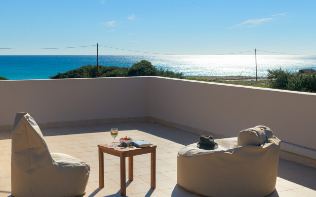 Gennadi Serenity House -beachfront Villa
