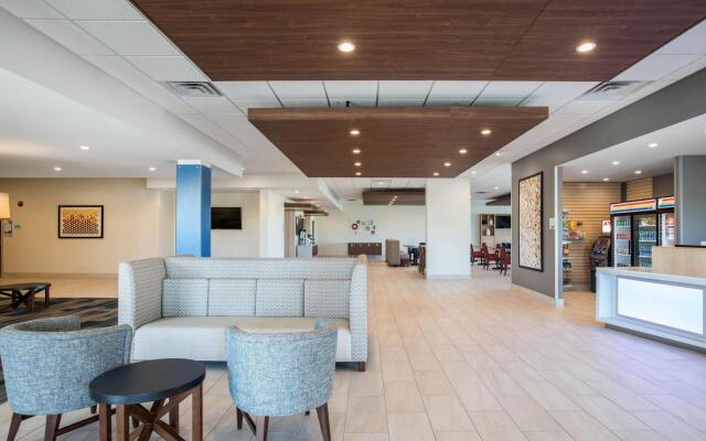 Holiday Inn Express & Suites Ludington by IHG