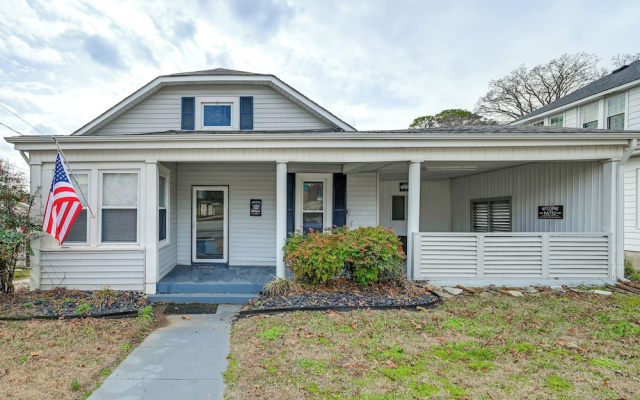 Lake Days & Fireside Nights! Updated Burnside Home