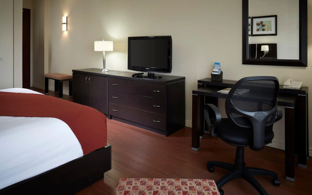 Holiday Inn & Suites Montreal Airport by IHG