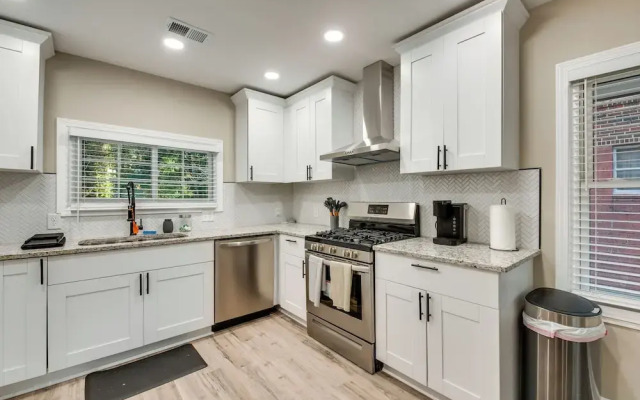 Modern Atlanta Vacation Rental Near Downtown!