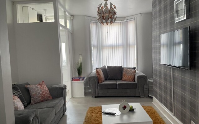 Charming 2-bed House in Wavertree Liverpool