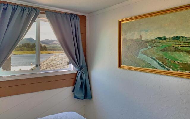 Wheeler on the Bay Lodge & Marina