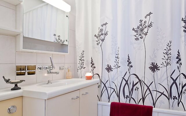 Large Suite 34623