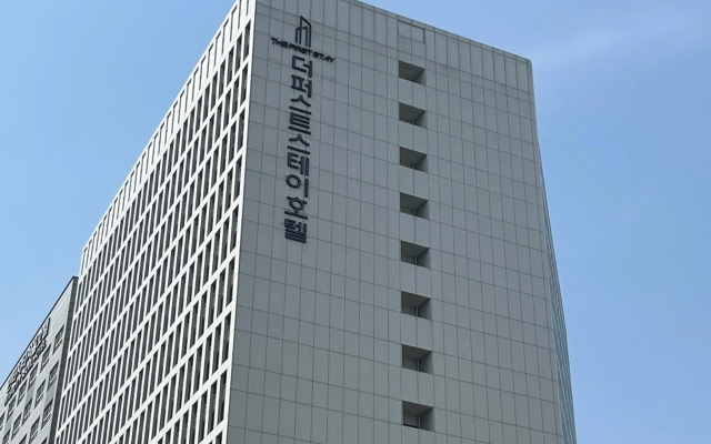 The First Stay Hotel