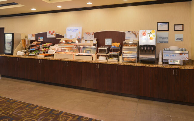 Holiday Inn Express & Suites Bridgeport by IHG