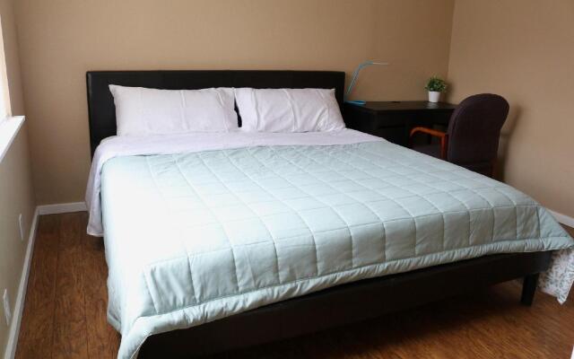 Quiet Clean and Comfortable Room