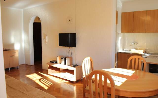 Sunny Family Apartment