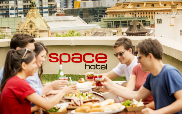 Space Hotel - Hostel