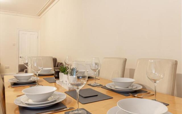 Beautiful 4 Bed House Worcester City Centre