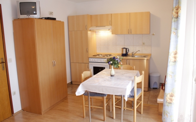 Apartment Ivan - 300 m from sea: SA5 Nin, Zadar riviera