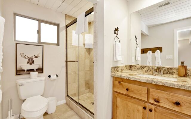 THE Teddy Bear Chalet #2257