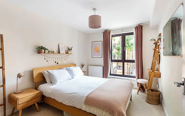 London Docklands Retreat