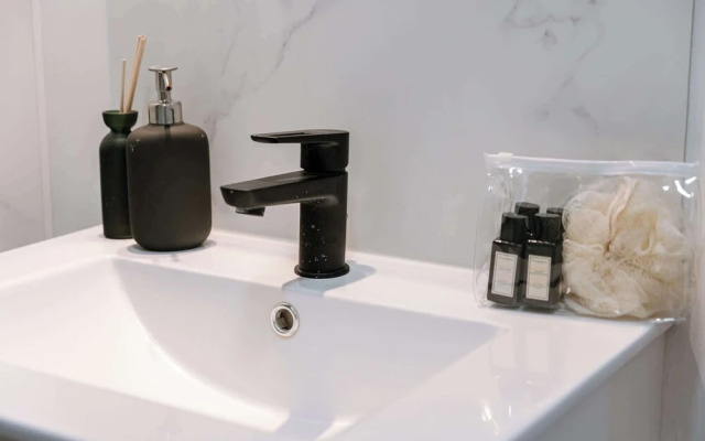 Modern Apartment With Balcony Near City Center