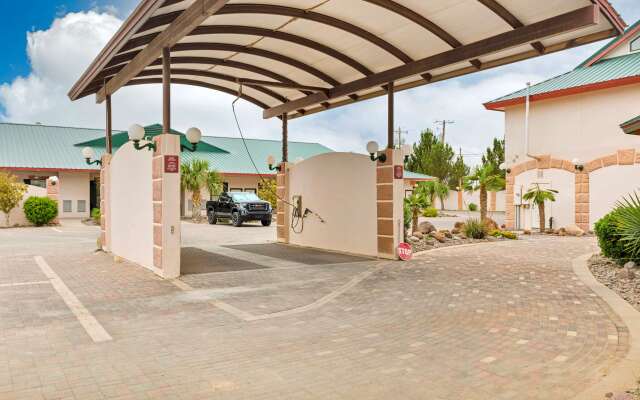 Best Western Plus Swiss Chalet Hotel & Suites