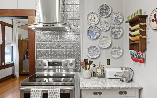 1929 Craftsman Charmer 2 Bedroom Home