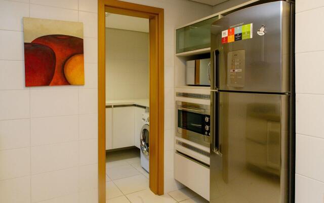 Apto Espaçoso no Centro a 200m da Rua Torta!!