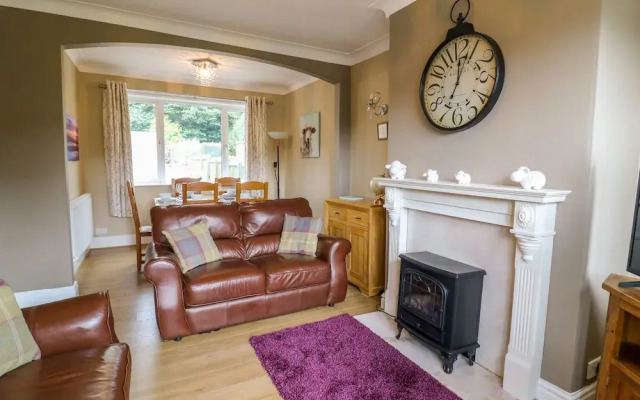 2 Ings Avenue