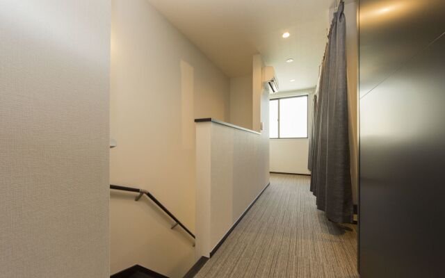 Ryoma Higashiazuma - Hostel