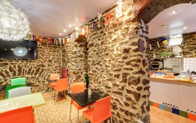 Хостел Le Montclair Montmartre by River