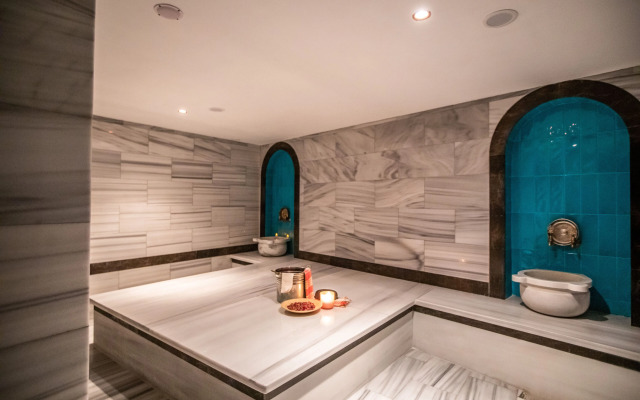 Zeno Suites Hotel