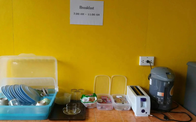 Lanta Long Beach Hostel
