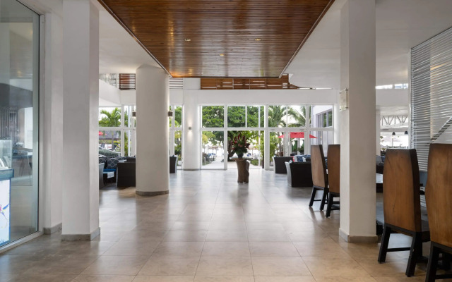 Grand Decameron Cornwall Beach, A Trademark All-Inclusive Resort