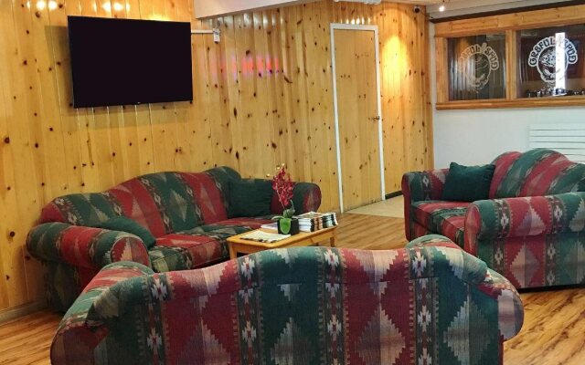 Canadas Best Value Inn River View Hotel