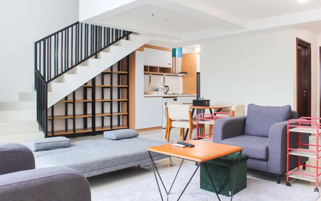 Stunning And Strategic 1Br Loft At Neo Soho Apartment