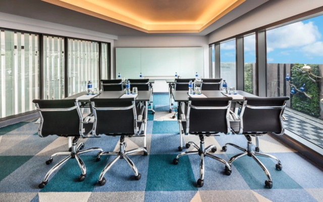 Holiday Inn Express Bangkok Soi Soonvijai by IHG