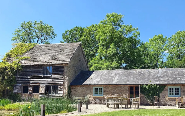 The Threshing Barn at Penrhos Court