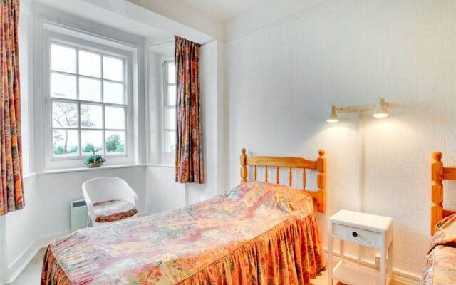 Modern Apartment in Tenby With Swimming Pool