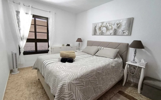 Apartment Edith - Ocean View Just Above the Beach