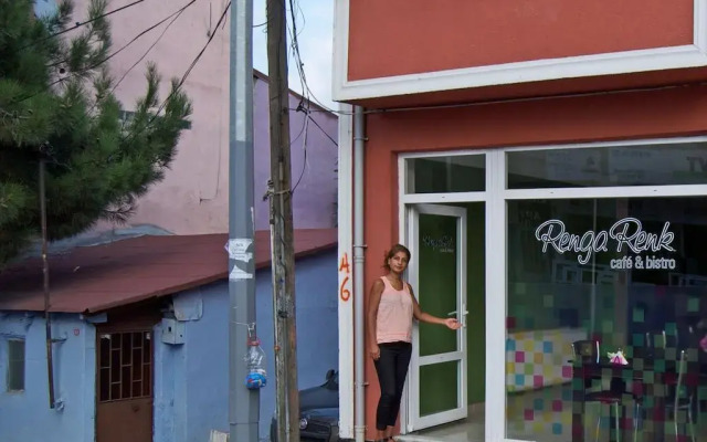 Rengarenk Hostel & Pension
