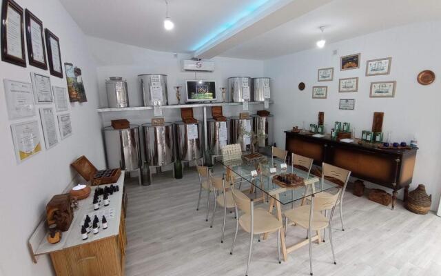 Kalderimi 'Olive Green' Traditional House