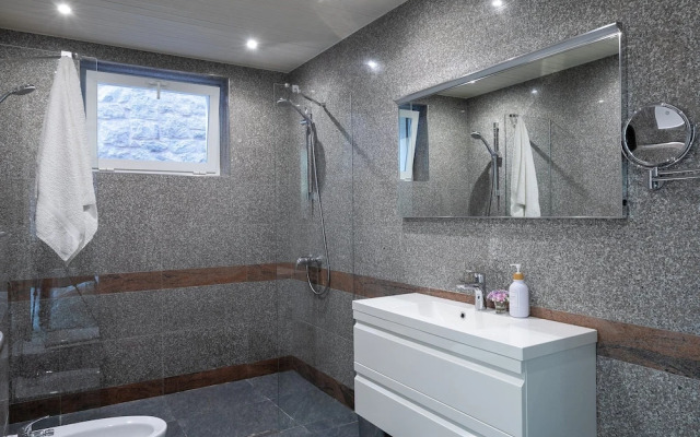 Stone Houses Dingač